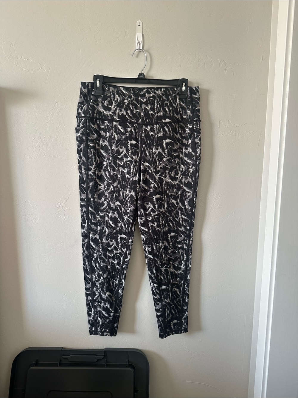 DSG Black and White Abstract High-Rise Leggings